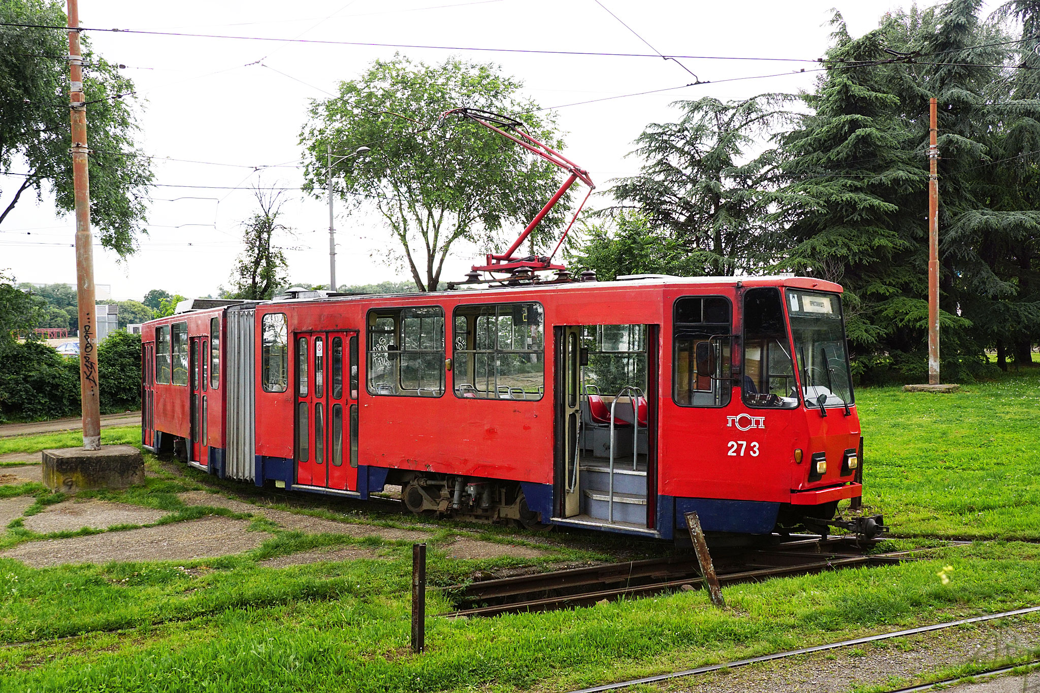 Трамвай 4 владикавказ. Трамвай Татра т4. Tatra kt4dm inside. Трамвай 5 гармошка. Аварийная. Казань. Трамвай гармошка.