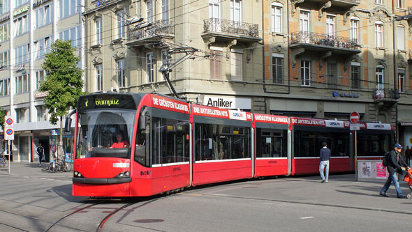 Bern Combino 4/6 Tram - www.simplonpc.co.uk - Photo: ©1988 Ian Boyle