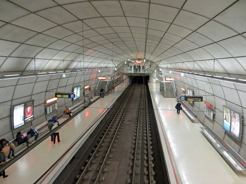 Bilbao Metro - Photo:   Ian Boyle, 27th May 2015 - www.simplonpc.co.uk