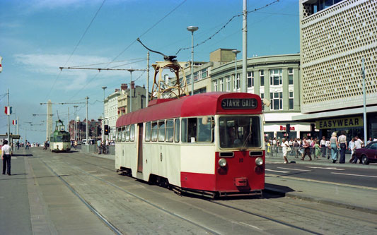 BLACKPOOL TRAMS - Photo: ©1976 Ian Boyle - www.simplompc.co.uk - Simplon Postcards