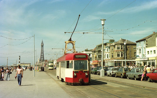 BLACKPOOL TRAMS - Photo: ©1976 Ian Boyle - www.simplompc.co.uk - Simplon Postcards