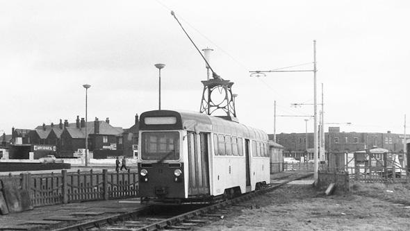 BLACKPOOL TRAMS - Photo: ©1975 Ian Boyle - www.simplompc.co.uk - Simplon Postcards