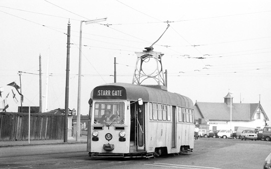 BLACKPOOL TRAMS - Photo: ©1975 Ian Boyle - www.simplompc.co.uk - Simplon Postcards