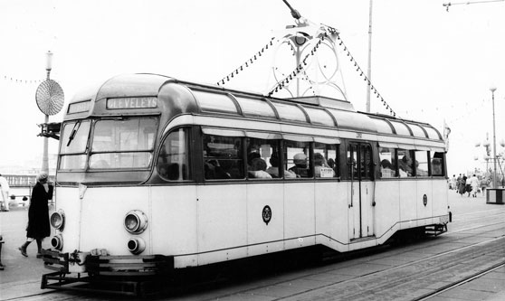 BLACKPOOL TRAMS - Photo: Simplon Collection - www.simplompc.co.uk - Simplon Postcards