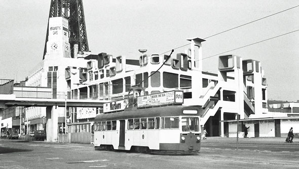 BLACKPOOL TRAMS - Photo: ©1975 Ian Boyle - www.simplompc.co.uk - Simplon Postcards