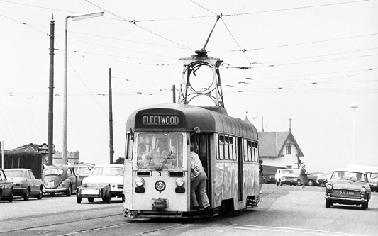 BLACKPOOL TRAMS - Photo: ©1975 Ian Boyle - www.simplompc.co.uk - Simplon Postcards