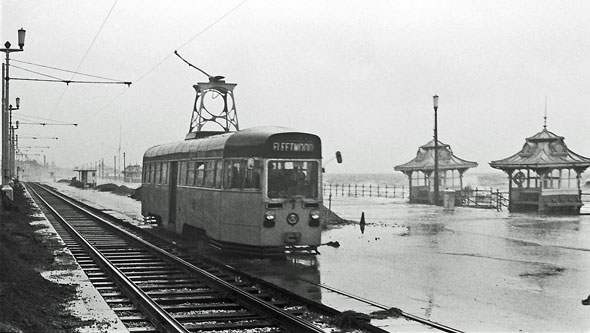 BLACKPOOL TRAMS - Photo: ©1976 Ian Boyle - www.simplompc.co.uk - Simplon Postcards