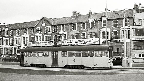 BLACKPOOL TRAMS - Photo: ©1974 Ian Boyle - www.simplompc.co.uk - Simplon Postcards