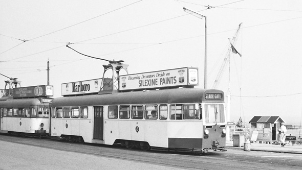 BLACKPOOL TRAMS - Photo: ©1975 Ian Boyle - www.simplompc.co.uk - Simplon Postcards