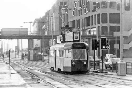 BLACKPOOL TRAMS - Photo: ©1976 Ian Boyle - www.simplompc.co.uk - Simplon Postcards