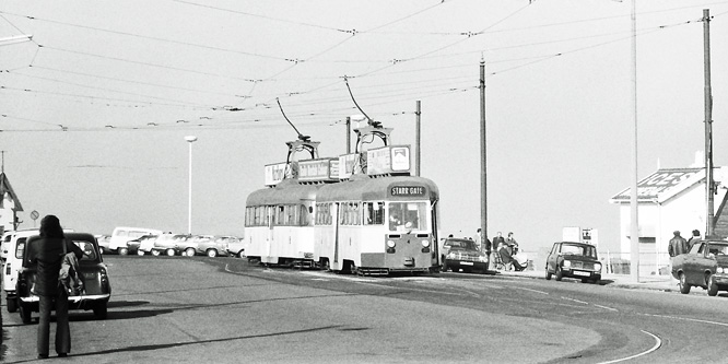 BLACKPOOL TRAMS - Photo: ©1975 Ian Boyle - www.simplompc.co.uk - Simplon Postcards