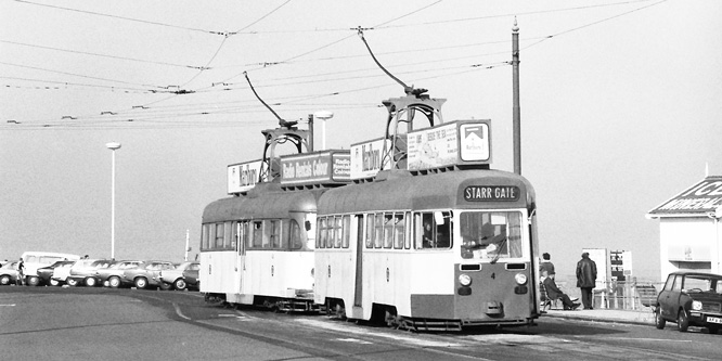 BLACKPOOL TRAMS - Photo: ©1975 Ian Boyle - www.simplompc.co.uk - Simplon Postcards