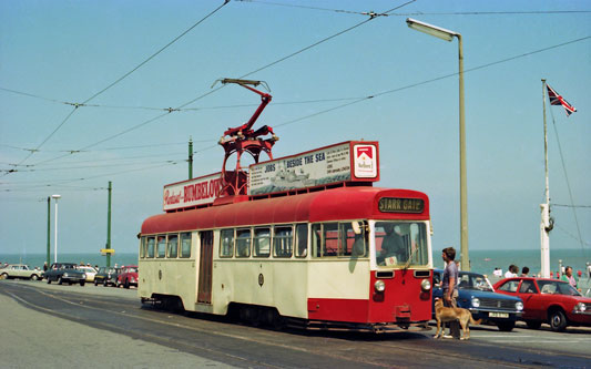 BLACKPOOL TRAMS - Photo: ©1976 Ian Boyle - www.simplompc.co.uk - Simplon Postcards