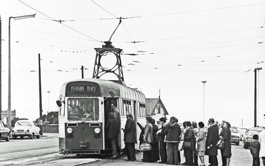 BLACKPOOL TRAMS - Photo: ©1975 Ian Boyle - www.simplompc.co.uk - Simplon Postcards