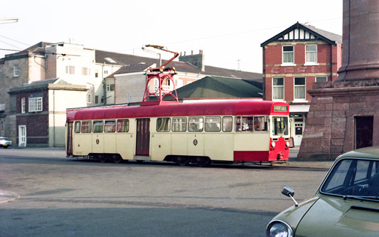 BLACKPOOL TRAMS - Photo: ©1975 Ian Boyle - www.simplompc.co.uk - Simplon Postcards