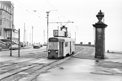 BLACKPOOL TRAMS - Photo: ©1975 Ian Boyle - www.simplompc.co.uk - Simplon Postcards