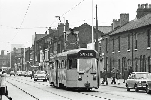 BLACKPOOL TRAMS - Photo: ©1975 Ian Boyle - www.simplompc.co.uk - Simplon Postcards