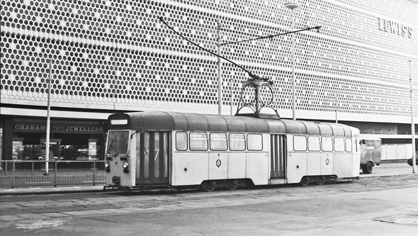 BLACKPOOL TRAMS - Photo: ©1975 Ian Boyle - www.simplompc.co.uk - Simplon Postcards