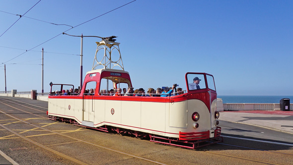 BLACKPOOL TRAMS - Photo: ©2015 Ian Boyle - www.simplompc.co.uk - Simplon Postcards