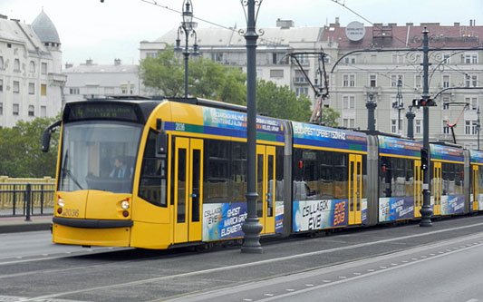 BUDAPEST TRAMS - Photo: ©2012 Mike Tedstone - www.simplompc.co.uk - Simplon Postcards