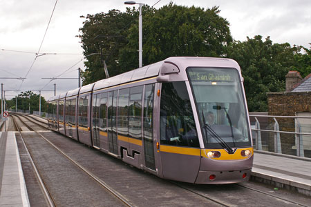 Dublin LUAS Trams - Photo: ©2008 Ian Boyle - www.simplompc.co.uk - Simplon Postcards