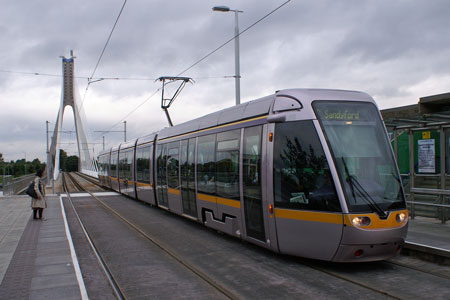 Dublin LUAS Trams - Photo: ©2008 Ian Boyle - www.simplompc.co.uk - Simplon Postcards