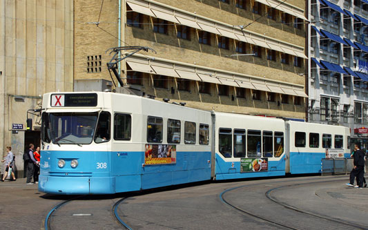 Gothenburg M31 Trams - Photo: ©2013 Ian Boyle - www.simplompc.co.uk - Simplon Postcards