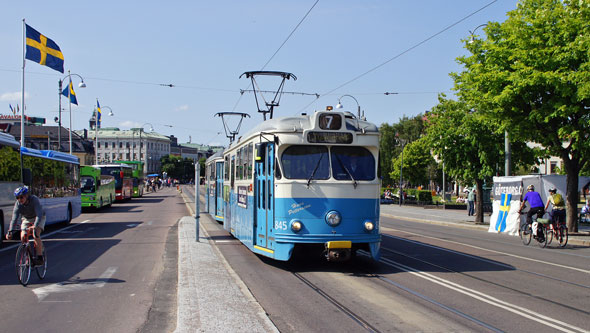 Gothenburg M28/M29 Trams - Photo: ©2013 Ian Boyle - www.simplompc.co.uk - Simplon Postcards