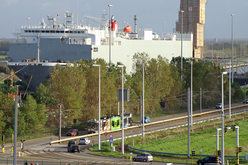 Belgian Coastal Tramway - Vicinal (SNCV) - De Lijn - Photo:  Ian Boyle, October 29th 2006 - www.simplonpc.co.uk