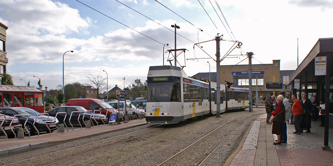 Belgian Coastal Tramway - Vicinal (SNCV) - De Lijn - Photo:  Ian Boyle, October 29th 2006 - www.simplonpc.co.uk