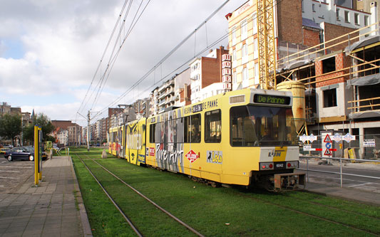 Belgian Coastal Tramway - Vicinal (SNCV) - De Lijn - Photo:  Ian Boyle, October 29th 2006 - www.simplonpc.co.uk