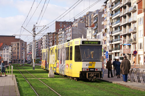 Belgian Coastal Tramway - Vicinal (SNCV) - De Lijn - Photo:  Ian Boyle, October 29th 2006 - www.simplonpc.co.uk