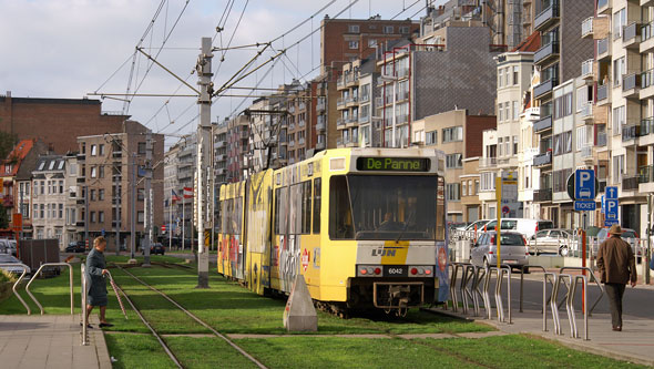 Belgian Coastal Tramway - Vicinal (SNCV) - De Lijn - Photo:  Ian Boyle, October 29th 2006 - www.simplonpc.co.uk