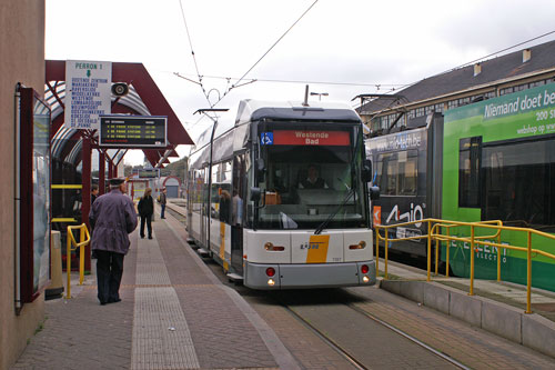 Belgian Coastal Tramway - Vicinal (SNCV) - De Lijn - Photo:  Ian Boyle, October 29th 2006 - www.simplonpc.co.uk