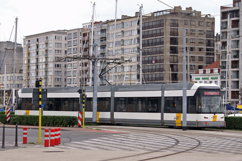 Belgian Coastal Tramway - Vicinal (SNCV) - De Lijn - Photo:  Ian Boyle, October 29th 2006 - www.simplonpc.co.uk