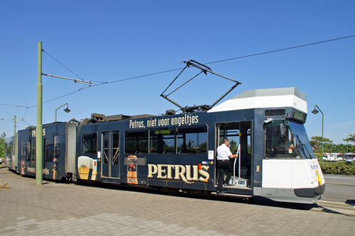 Belgian Coastal Tramway - Vicinal (SNCV) - De Lijn - Photo:  Ian Boyle, October 29th 2006 - www.simplonpc.co.uk