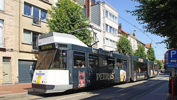 Belgian Coastal Tramway - Vicinal (SNCV) - De Lijn - Photo:  Ian Boyle, October 29th 2006 - www.simplonpc.co.uk