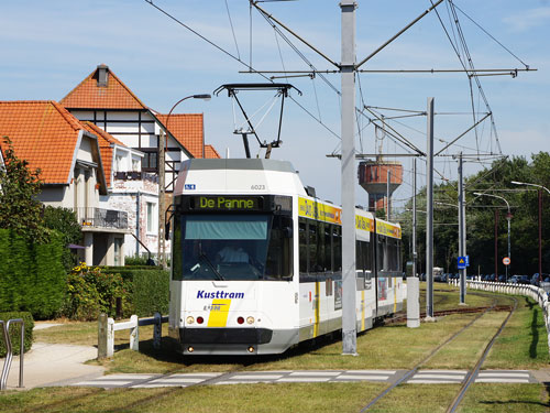 Belgian Coastal Tramway - Vicinal (SNCV) - De Lijn - Photo:  Ian Boyle, October 29th 2006 - www.simplonpc.co.uk