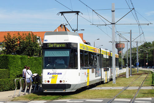 Belgian Coastal Tramway - Vicinal (SNCV) - De Lijn - Photo:  Ian Boyle, October 29th 2006 - www.simplonpc.co.uk