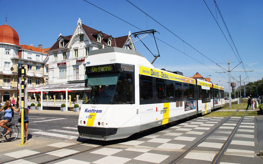 Belgian Coastal Tramway - Vicinal (SNCV) - De Lijn - Photo:  Ian Boyle, October 29th 2006 - www.simplonpc.co.uk