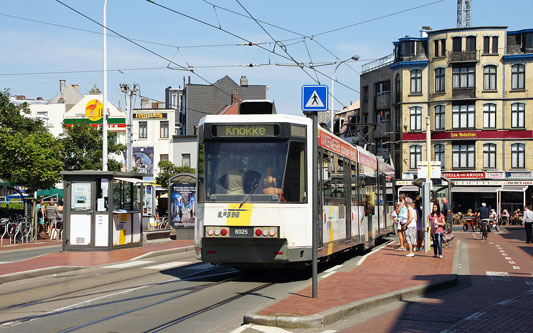 Belgian Coastal Tramway - Vicinal (SNCV) - De Lijn - Photo:  Ian Boyle, October 29th 2006 - www.simplonpc.co.uk