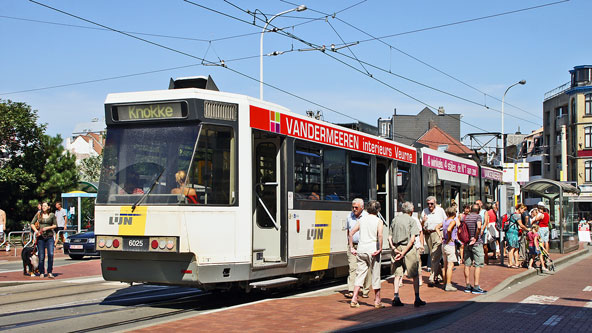 Belgian Coastal Tramway - Vicinal (SNCV) - De Lijn - Photo:  Ian Boyle, October 29th 2006 - www.simplonpc.co.uk