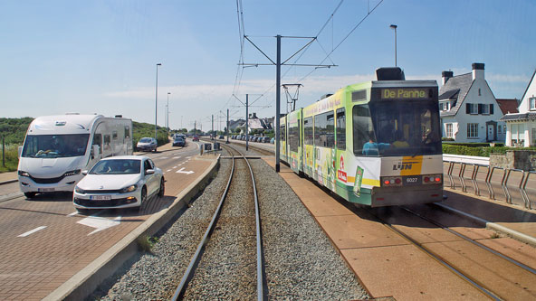 Belgian Coastal Tramway - Vicinal (SNCV) - De Lijn - Photo:  Ian Boyle, October 29th 2006 - www.simplonpc.co.uk