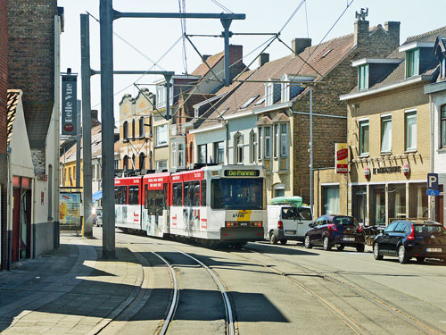 Belgian Coastal Tramway - Vicinal (SNCV) - De Lijn - Photo:  Ian Boyle, October 29th 2006 - www.simplonpc.co.uk