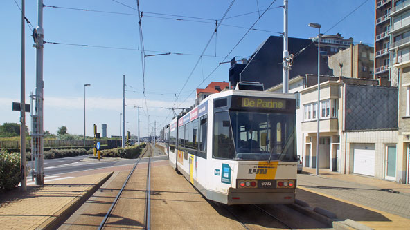 Belgian Coastal Tramway - Vicinal (SNCV) - De Lijn - Photo:  Ian Boyle, October 29th 2006 - www.simplonpc.co.uk