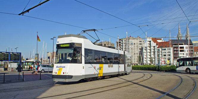 Belgian Coastal Tramway - Vicinal (SNCV) - De Lijn - Photo:  Ian Boyle, October 29th 2006 - www.simplonpc.co.uk