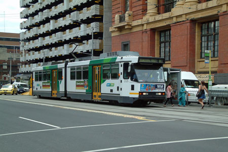 MELBOURNE TRAMS - Photo: ©2011 Ian Greig - www.simplompc.co.uk