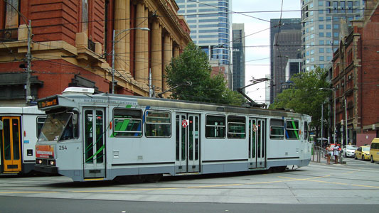 MELBOURNE TRAMS - Photo: ©2011 Ian Greig - www.simplompc.co.uk