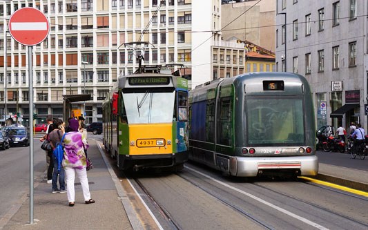 ATM - Milan Trams - Jumbo Articulated Trams - www.simplonpc.co.uk