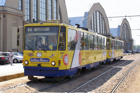 Riga Trams - Photo: © Ian Boyle, August 13th 2007 - Simplon Postcards - www.simplonpc.co.uk